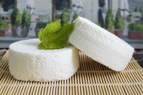 Из козьего молока и с уксусом